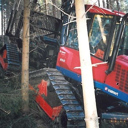 Raupenforwarder - Am Bild zwar nicht zu erkennen, aber dieser Hang hatte 100 % (45 Grad) Hangneigung.