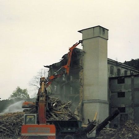 Abbrucharbeiten, Abbruchbagger - Thomas Holzer Erdbau GmbH (vormals Profiteam Holzer) ist schon seit jeher auf Sonderarbeiten spezialisiert.