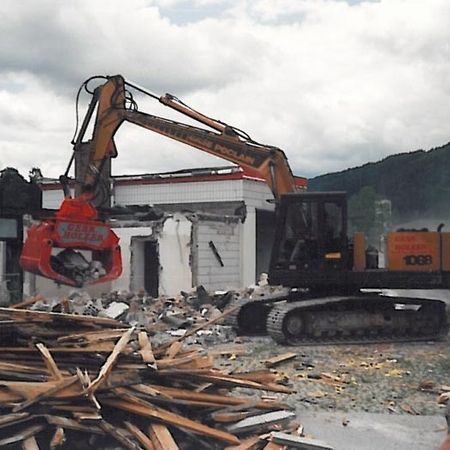 Abbruchgreifer, Sortiergreifer - Aber auch in der Bauindustrie ist unsere Leidenschaft zuhause. Als es noch keine Sortiergreifer gab, bei uns war der erste im Einsatz. Natürlich selbst gebaut.