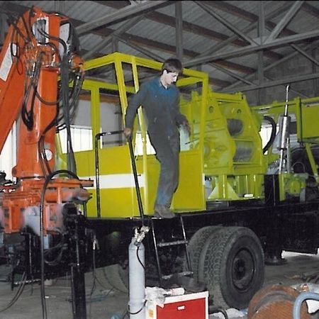 Thomas und Jakob Holzer - Thomas und Jakob Holzer beim Bau unseres ersten Seilkrans 1989.